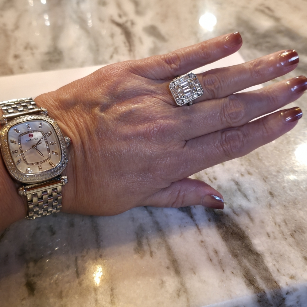 Debebians EMERALD HALO ENGAGEMENT RING. - Picture 6 of 11